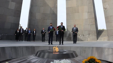 Սլովենիայի արտաքին և եվրոպական գործերի նախարար Տոնե Կայզերը այցելել է Հայոց ցեղասպանության հուշահամալիր
