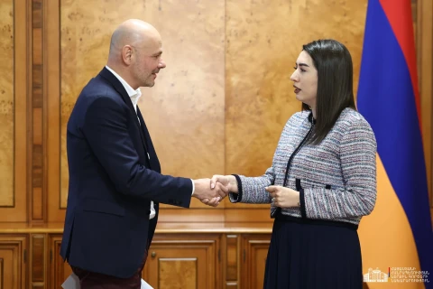 Հայաստանում կենսաչափական նոր համակարգի ներդրումն անցնում է գործառնական փուլ․ ՆԳ նախարարն ու «ՀայՓաս»-ի գլխավոր տնօրենը փաստաթուղթ են ստորագրել
