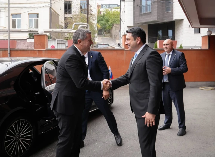 Alen Simonyan və Sloveniyanın xarici işlər naziri iki ölkə arasında münasibətlərin inkişafını müzakirə ediblər